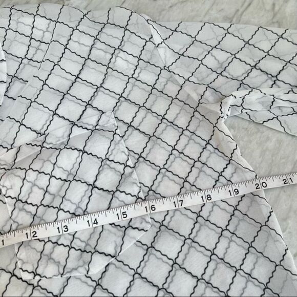 CAbi Shear Button Up Front Pocket Blouse White XS. - Picture 4 of 6